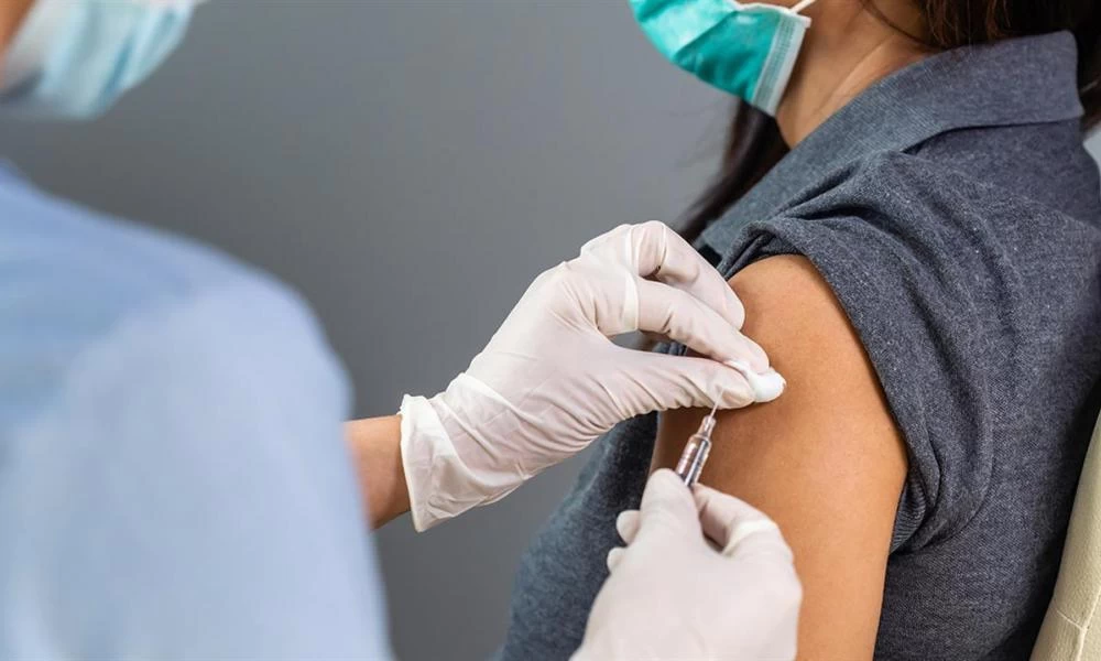 Απέρριψε το ΣτΕ προσφυγή της ΠΟΕΔΗΝ για «πάγωμα» του εμβολιασμού των υγειονομικών